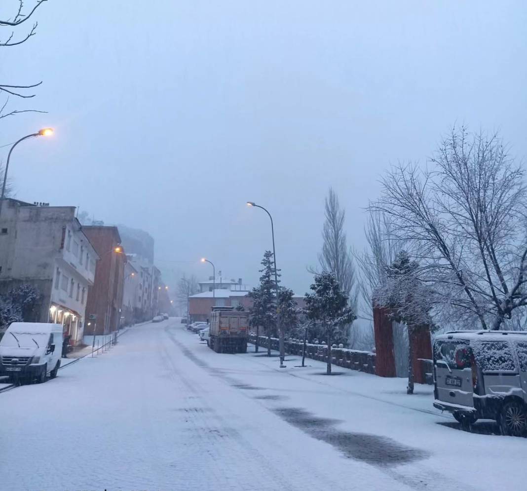 Konya’nın üç ilçesi daha beyaza büründü 6